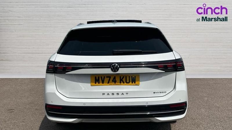 Used VW Passat Elegance 272 HP (200 kW) 2024 White  Estate