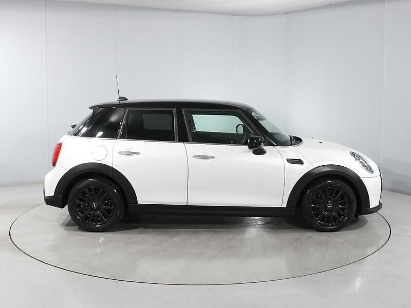 Usado Mini Cooper Classic 134 HP (98 kW) 2023 Branco Citadino
