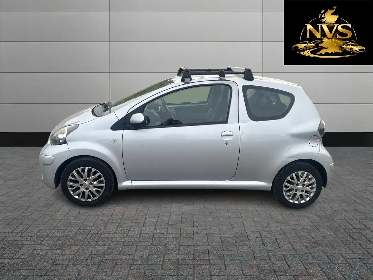 Used Toyota Aygo Platinum 67 HP (49 kW) 2009 Silver Hatchback