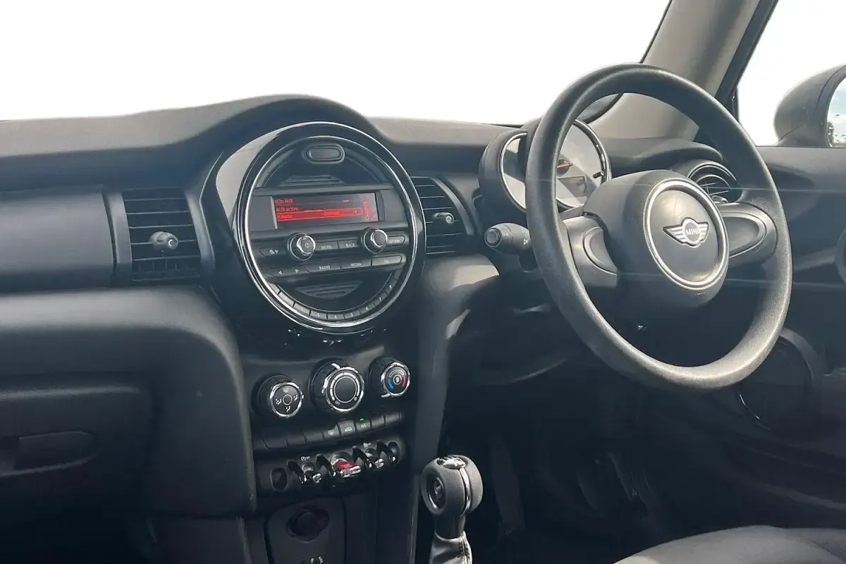 Used Mini ONE Hatch 102 HP (75 kW) 2017 White Hatchback