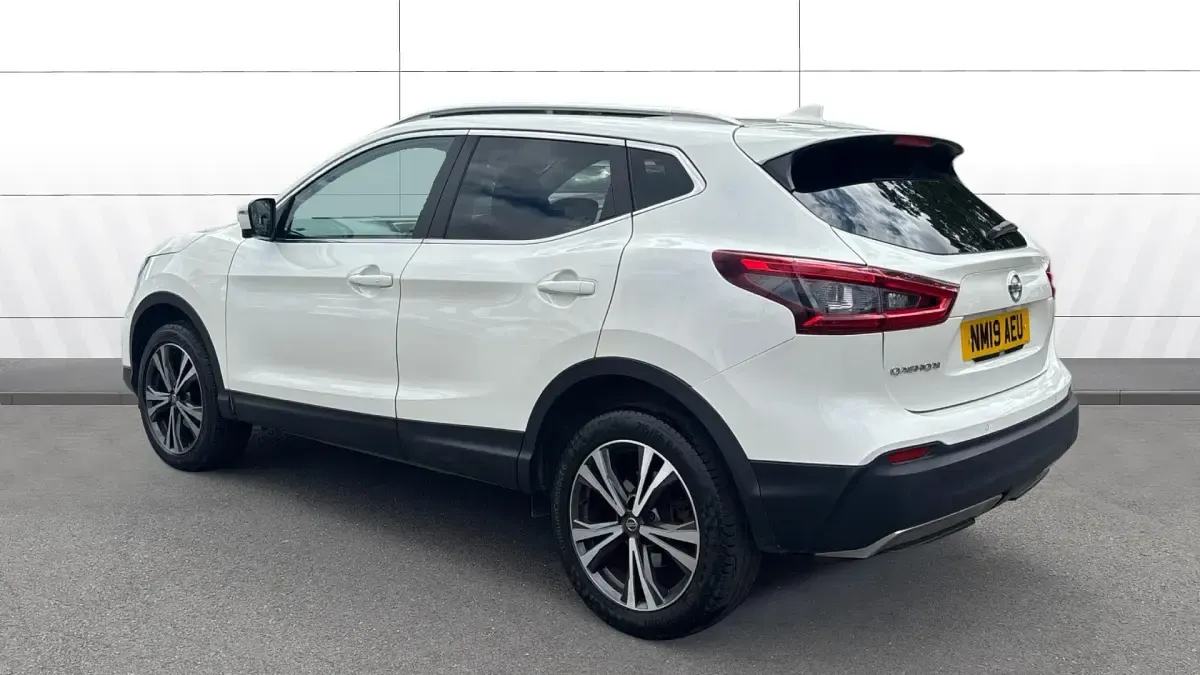 Used Nissan Qashqai N-Connecta 140 HP (102 kW) 2019 White SUV