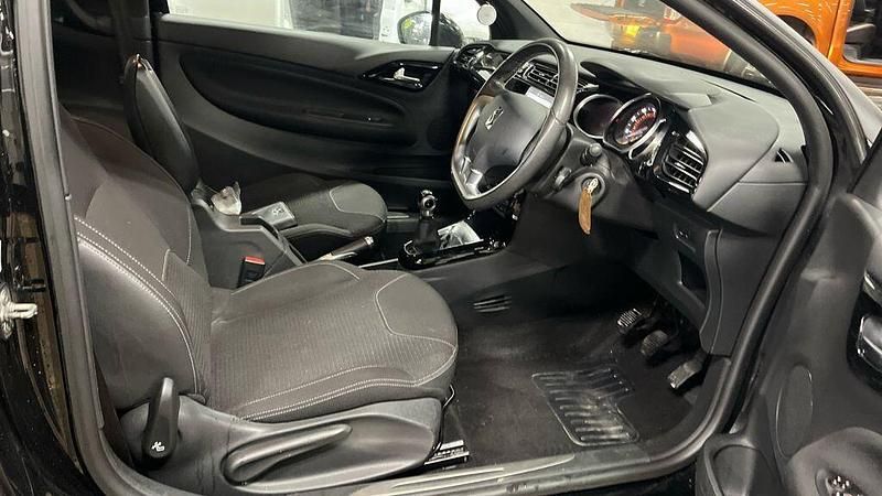 Used DS Automobiles DS3 Connected Chic 2017 Black Hatchback