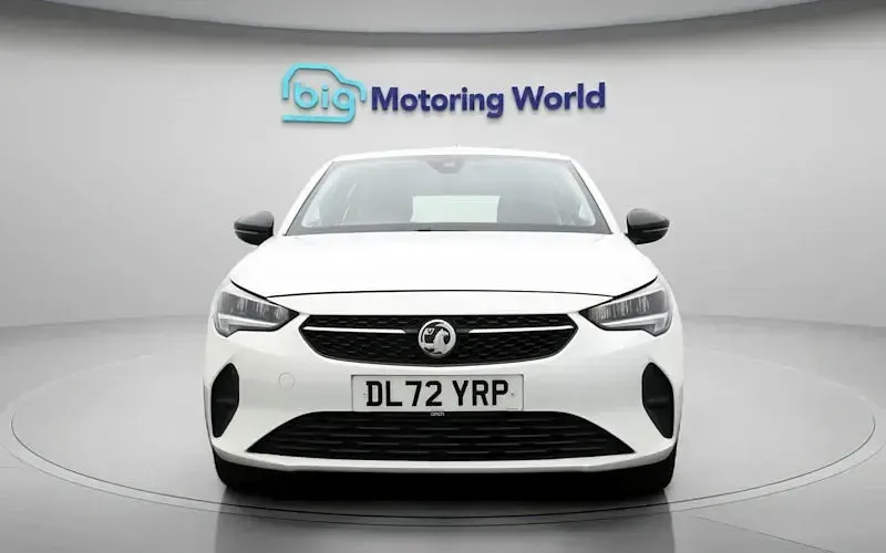 Second-hand Vauxhall Corsa Design Edition 75 CP (55 kW) 2023 Alb Hatchback