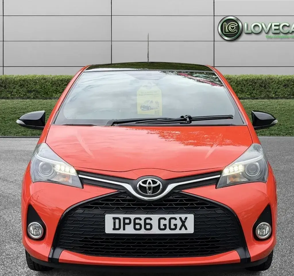 Begagnad Toyota Yaris Edition 99 HK (72 kW) 2016 Orange Halvkombi