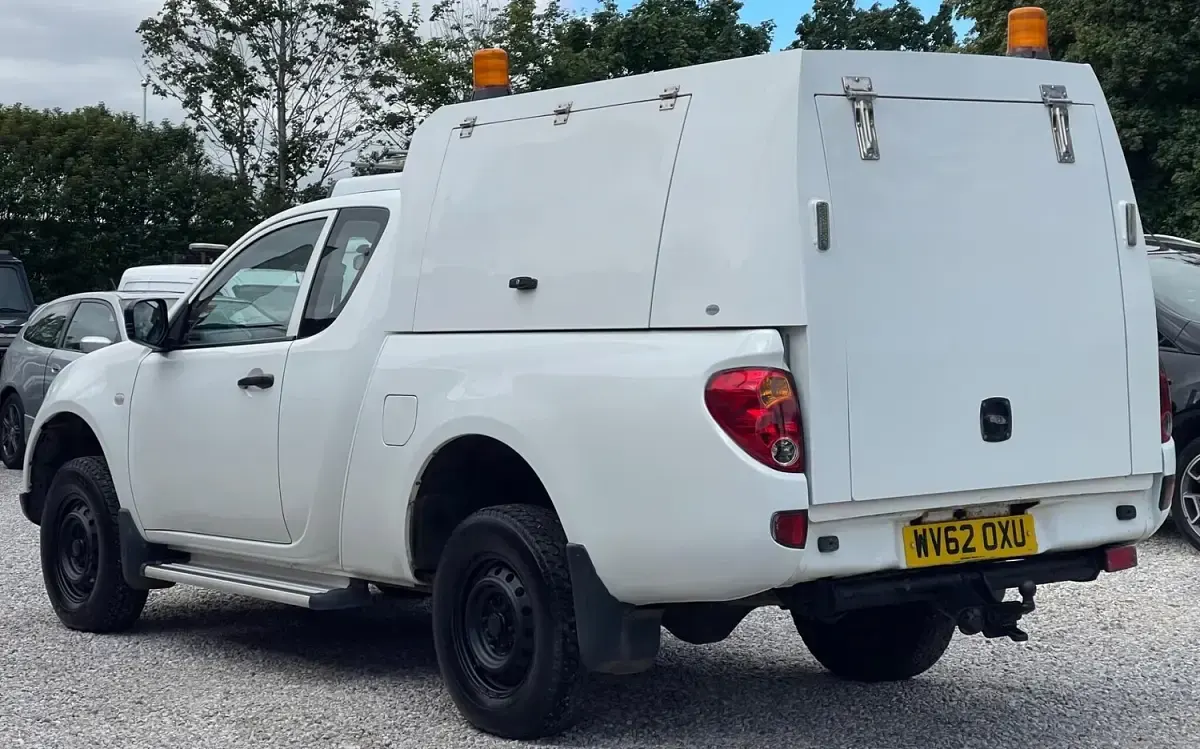 Used Mitsubishi L200 134 HP (98 kW) 2012 White Pickup