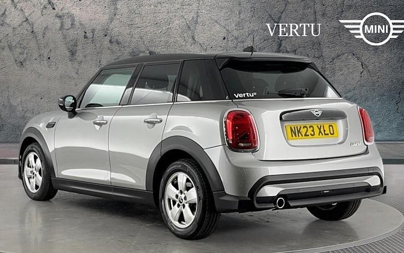 Begagnad Mini Cooper Classic 136 HK (100 kW) 2022 Silver Halvkombi