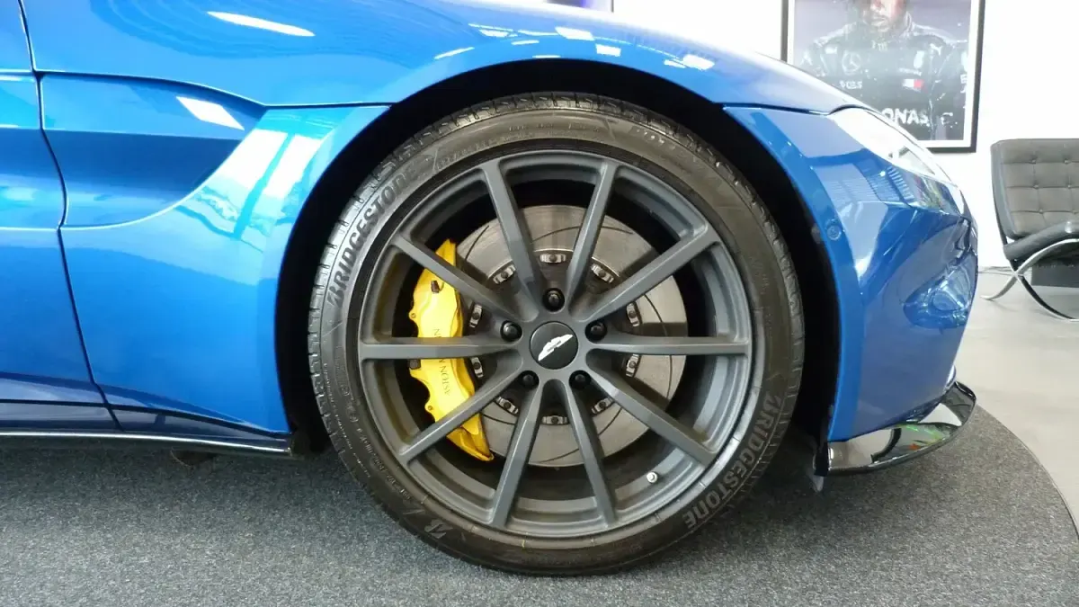 Used Aston Martin V8 Vantage 510 HP (375 kW) 2022 Blue Cabriolet