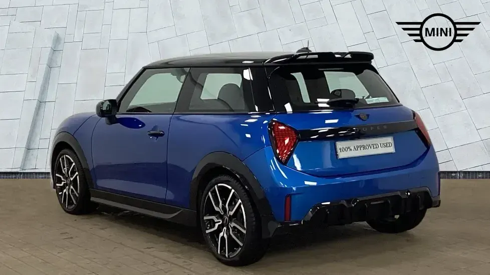 Usado Mini Cooper Hatch 113 kW (154 CV) 2025 Azul Utilitario
