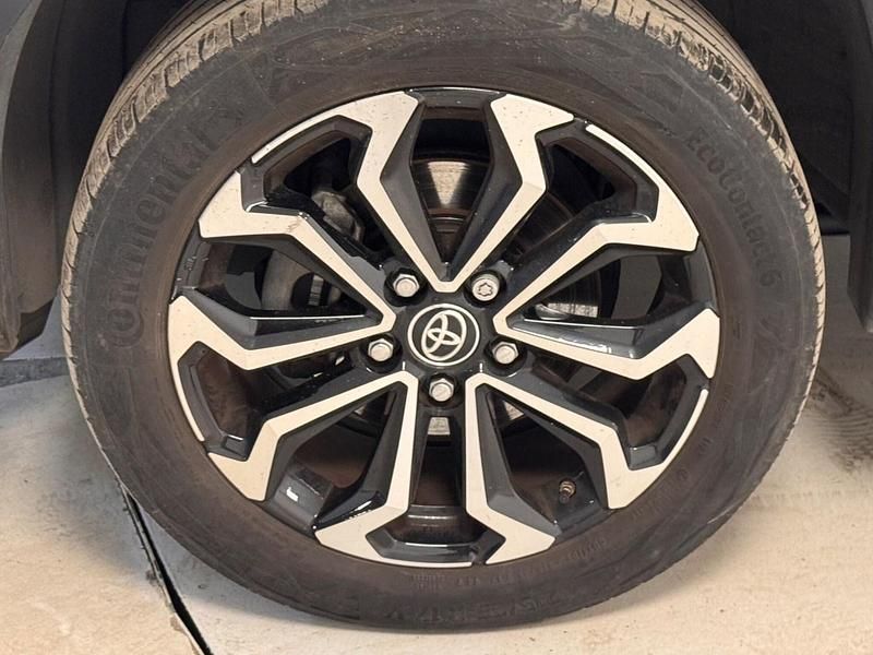 Used Toyota Yaris Hybrid Design 2023 Blue Hatchback