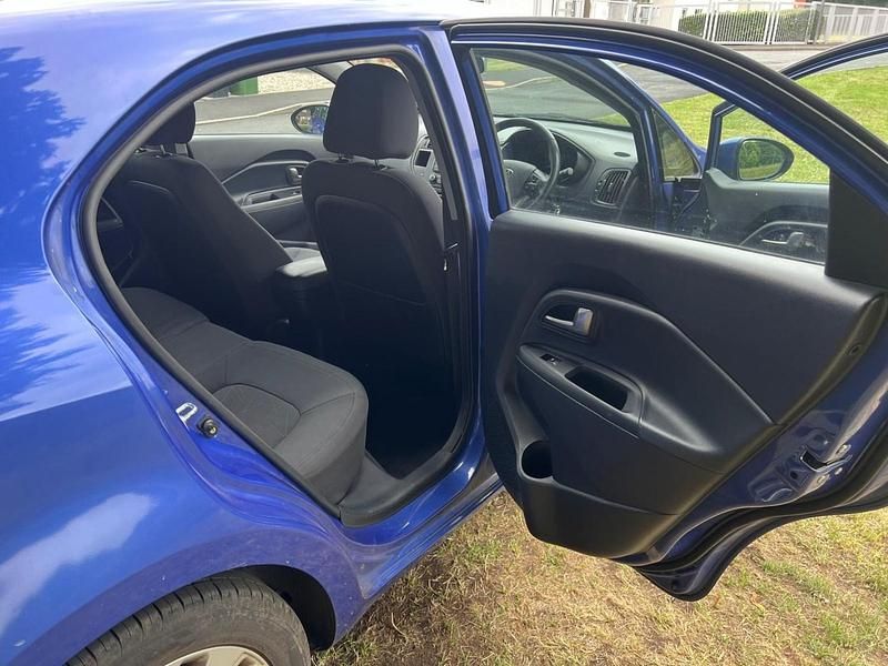 Used Kia Rio 75 HP (55 kW) 2011 Blue Hatchback