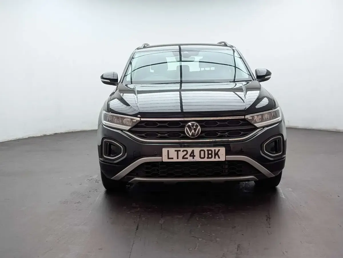 Used VW T-Roc Life 150 HP (110 kW) 2024 Black SUV