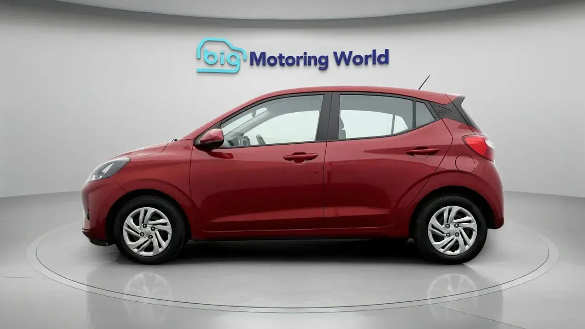 Used Hyundai i10 SE 67 HP (49 kW) 2022 Red Hatchback