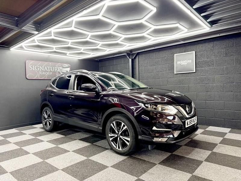 Black Used 2019 Nissan Qashqai N-Connecta SUV | £14,700 (Fair price) - Image 1/4