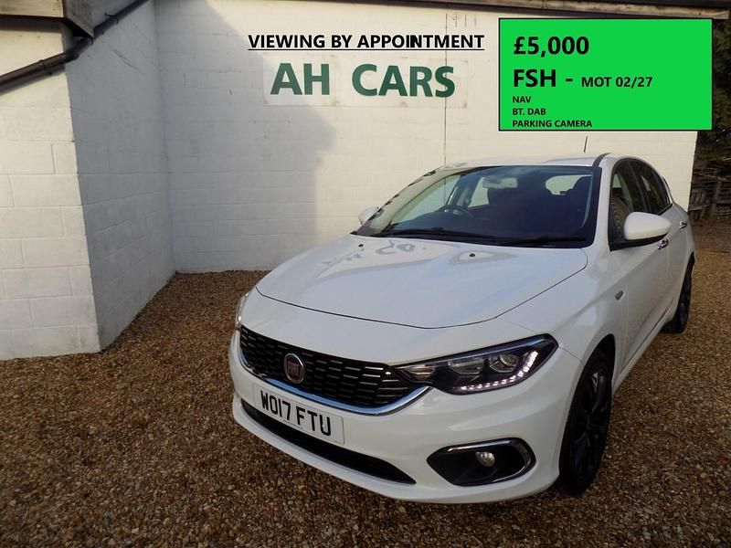White Used 2017 Fiat Tipo Lounge Hatchback | £5,000 (Fair price) - Image 1/4