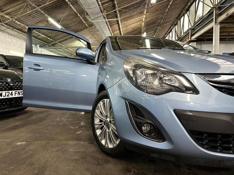 Used Vauxhall Corsa 100 HP (73 kW) 2014 Blue Hatchback