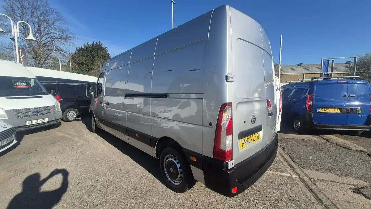 Used Vauxhall Movano 125 HP (91 kW) 2015 Silver MPV