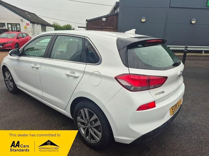 Used Hyundai i30 SE 120 HP (88 kW) 2018 White Hatchback