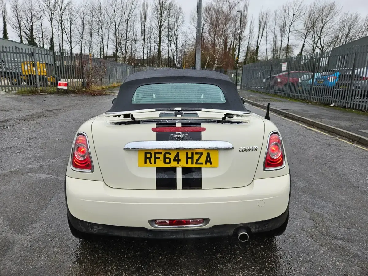 Usado Mini Cooper Cabriolet 122 HP (89 kW) 2015 Branco Cabrios