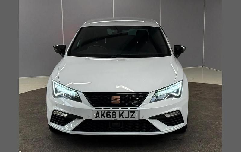 Used Seat Leon CUPRA 285 HP (209 kW) 2018 White Hatchback