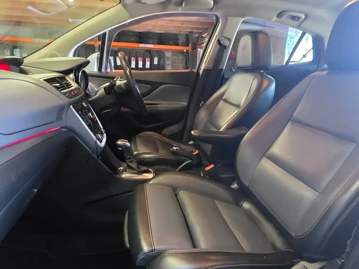 Used Vauxhall Mokka 140 HP (102 kW) 2014 White SUV