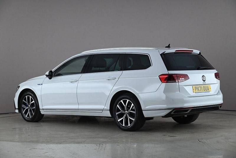 Used VW Passat GTE 218 HP (160 kW) 2021 White Estate