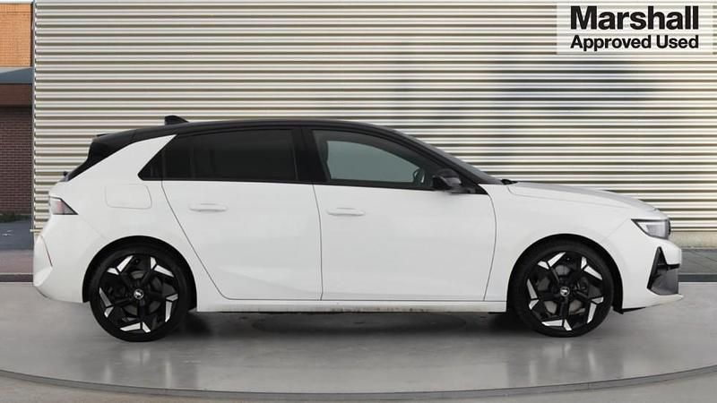 Used Vauxhall Astra GSe 225 HP (165 kW) 2023 White