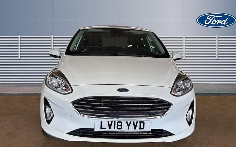 Used Ford Fiesta Zetec 86 HP (63 kW) 2018 White Hatchback