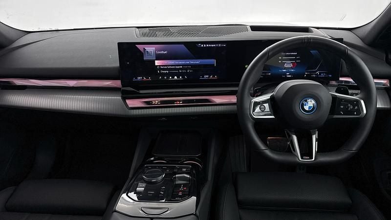 Used BMW 530e M Sport 295 HP (216 kW) 2025 White Estate