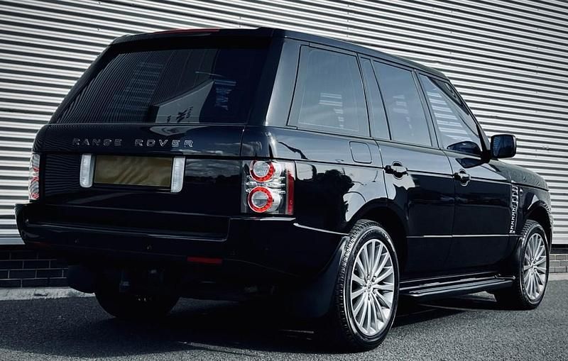 Black Used 2011 Land Rover Range Rover Vogue SE SUV | £10,000 (Fair price) - Image 1/4