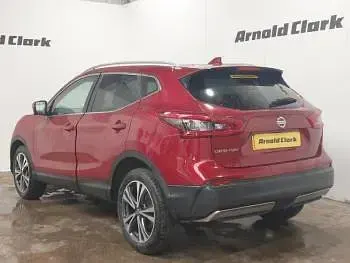 Used Nissan Qashqai N-Connecta 110 HP (80 kW) 2018 Red SUV