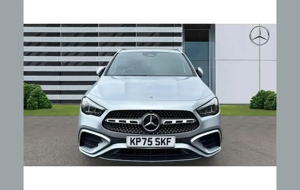 Used Mercedes GLA200 Executive 161 HP (118 kW) 2025 Silver SUV