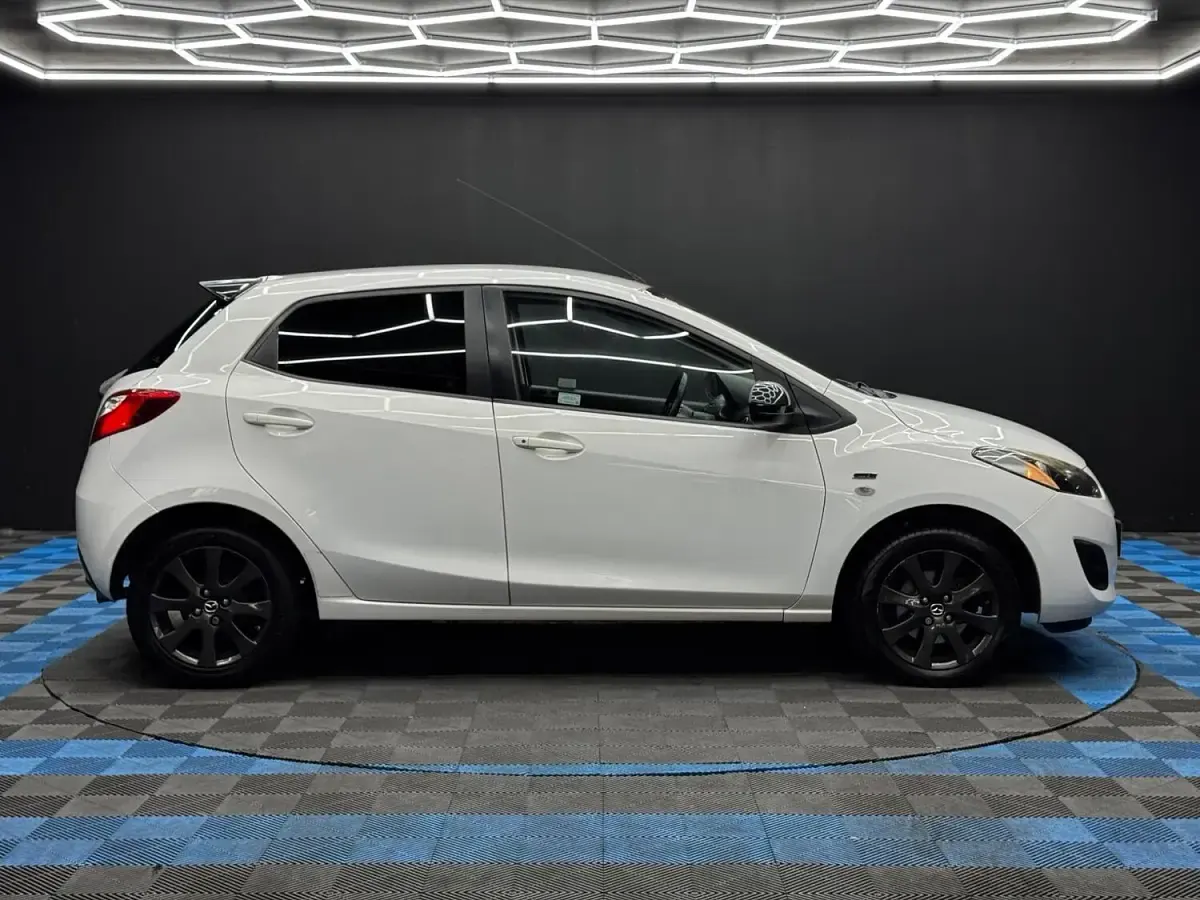 Used Mazda 2 Edition 2014 White Hatchback