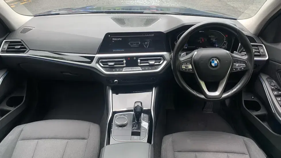 Begagnad BMW 330e Sport Line 288 HK (211 kW) 2020 Blå