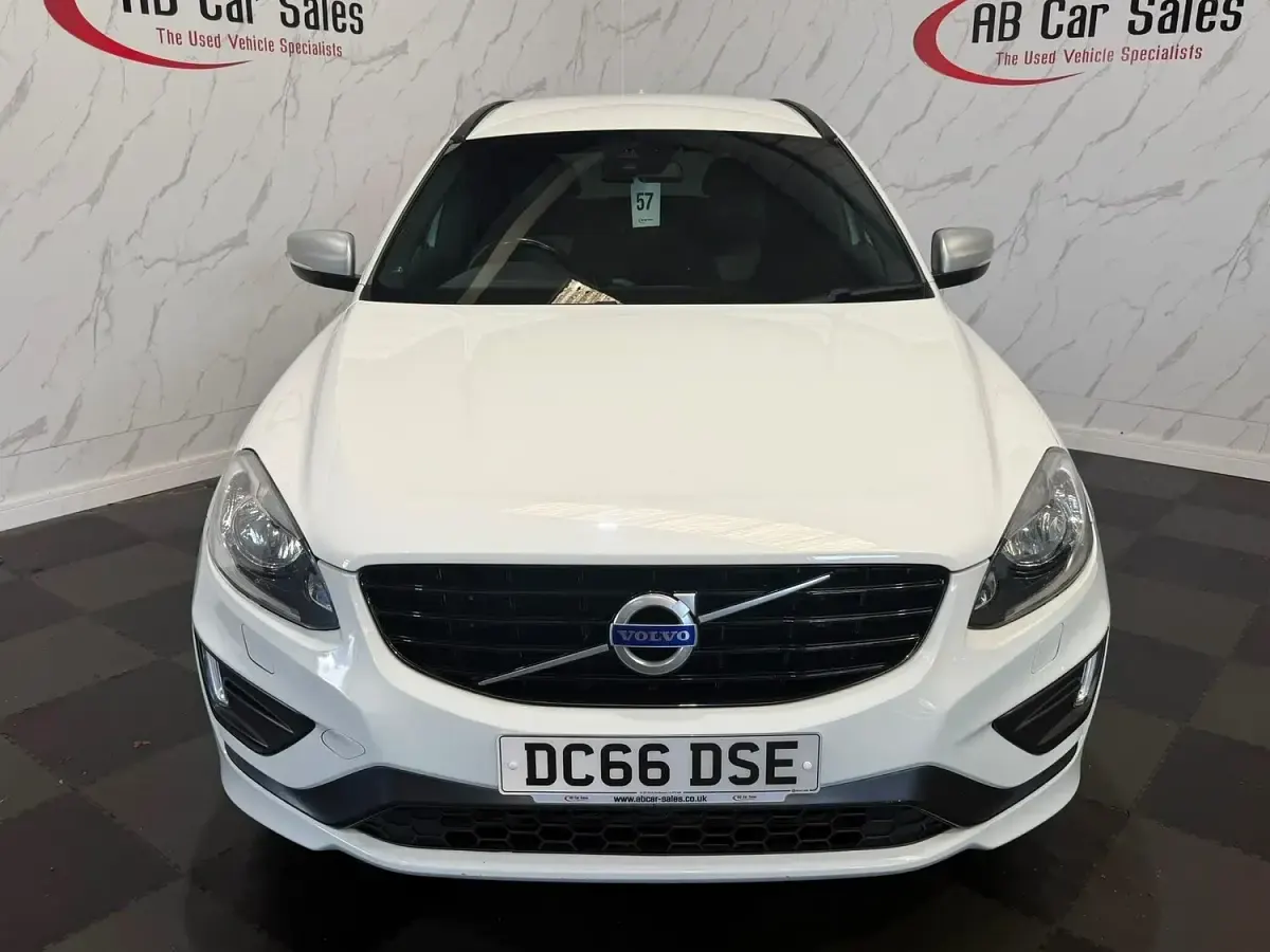 Used Volvo XC60 R-Design 190 HP (139 kW) 2016 White SUV
