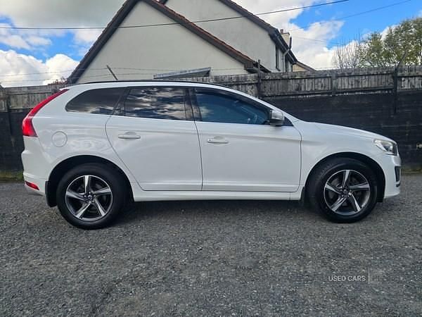 Used Volvo XC60 R-Design 181 HP (133 kW) 2015 White SUV