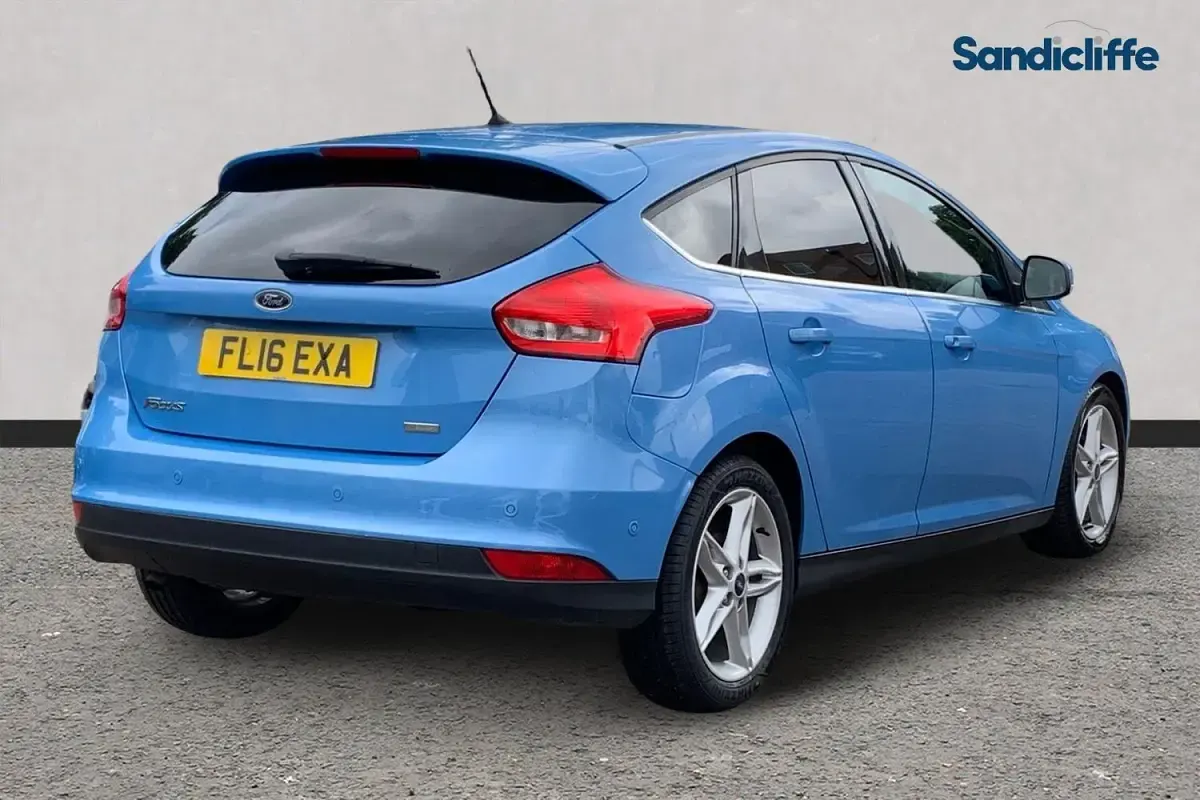Used Ford Focus Titanium 125 HP (91 kW) 2017 Blue Hatchback