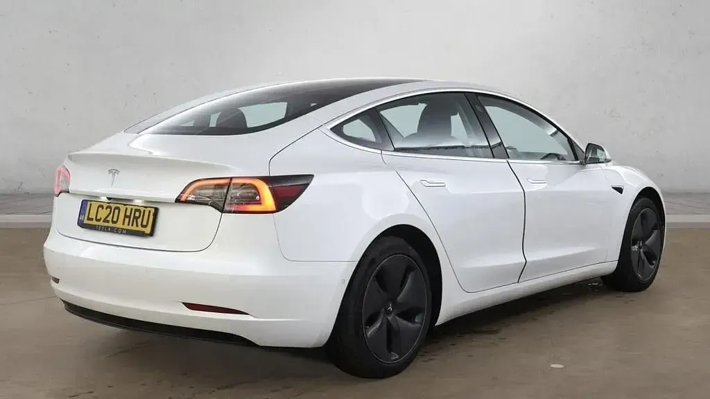 Usado Tesla Model 3 Standard Range Plus 177 kW (241 HP) 2020 Branco Sedan