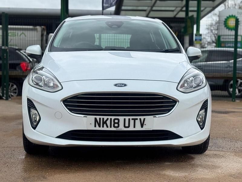 Used Ford Fiesta Zetec 85 HP (62 kW) 2018 White Hatchback
