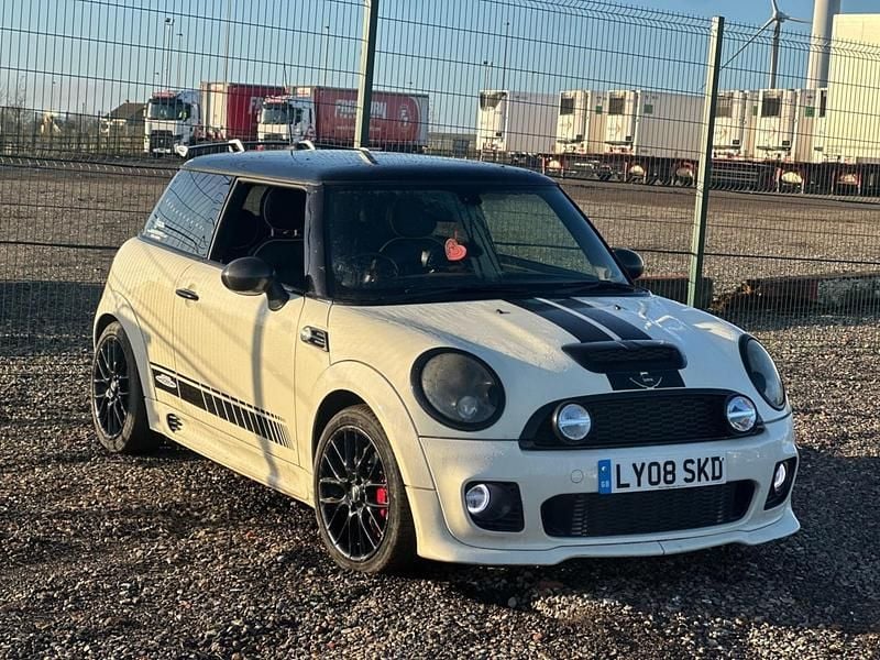 Used Mini John Cooper Works Hatch 300 HP (220 kW) 2008 White Hatchback