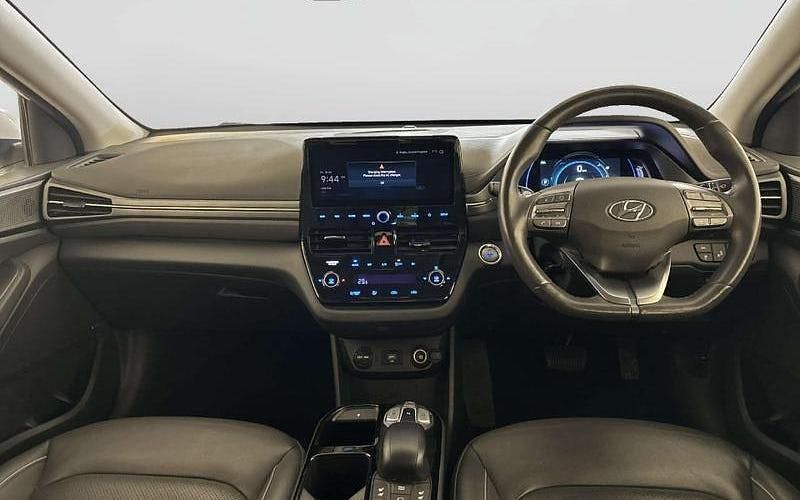 Used Hyundai Ioniq Premium SE 100 kW (136 HP) 2021 White Hatchback
