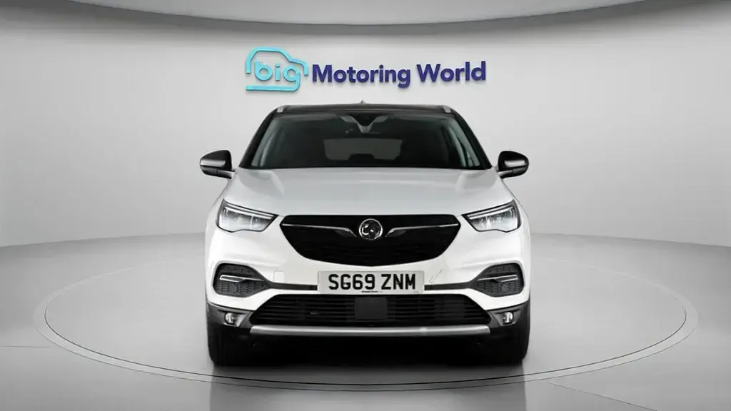 Second-hand Vauxhall Grandland X Design Edition 130 CP (95 kW) 2019 Alb SUV