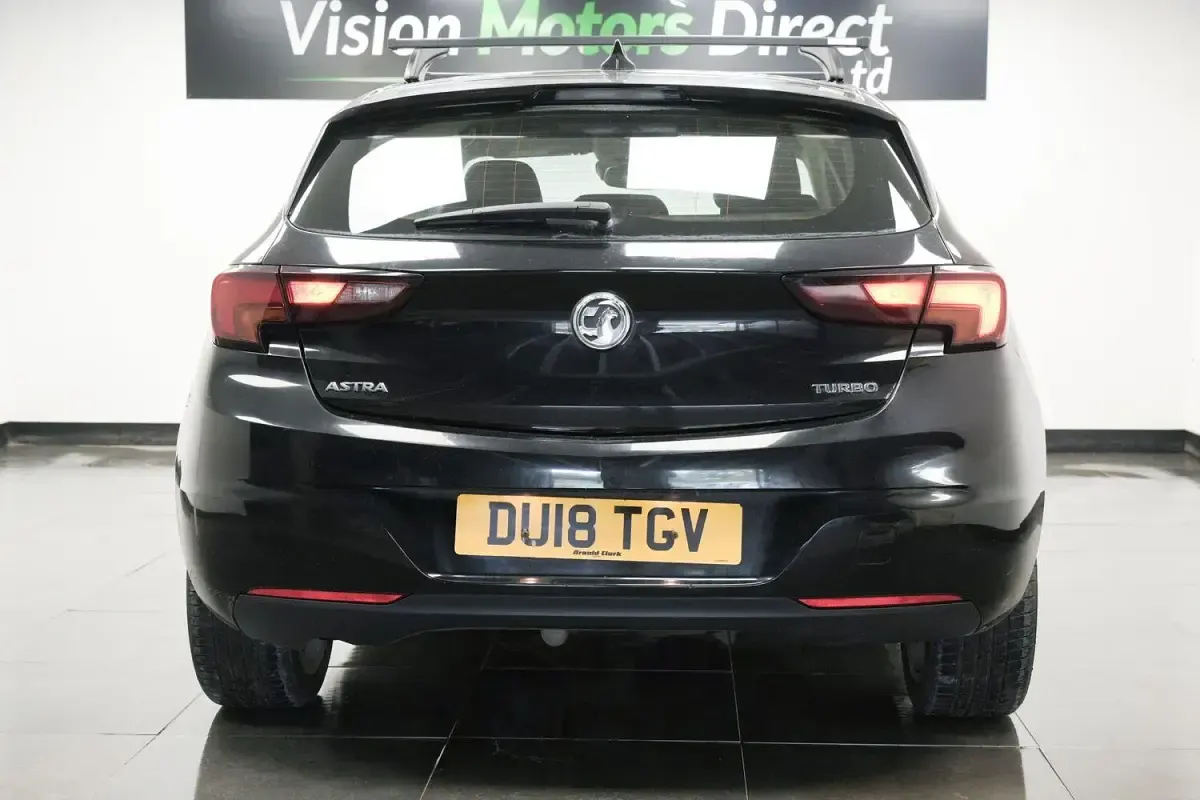Used Vauxhall Astra SRi 150 HP (110 kW) 2018 Black Hatchback
