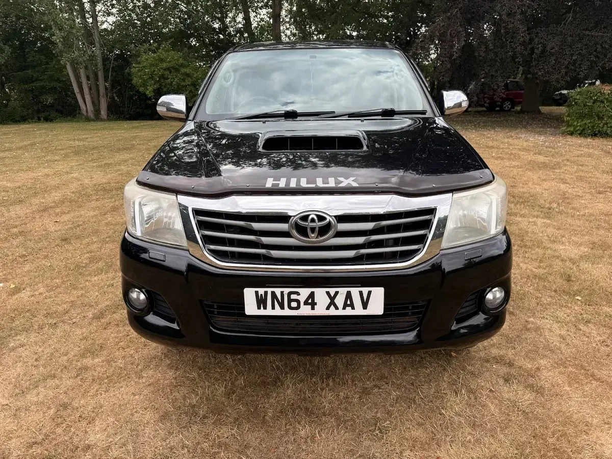 Used Toyota HiLux 171 HP (125 kW) 2015 Black Pickup
