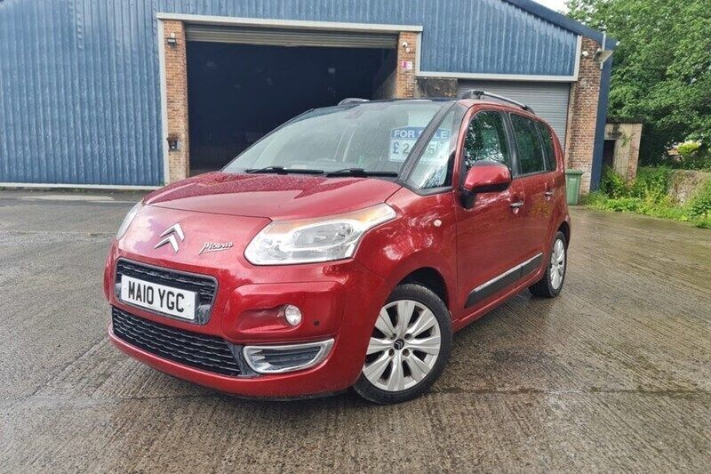 Red Used 2010 Citroën C3 Picasso Exclusive MPV | £2,495 (Good price) - Image 1/1