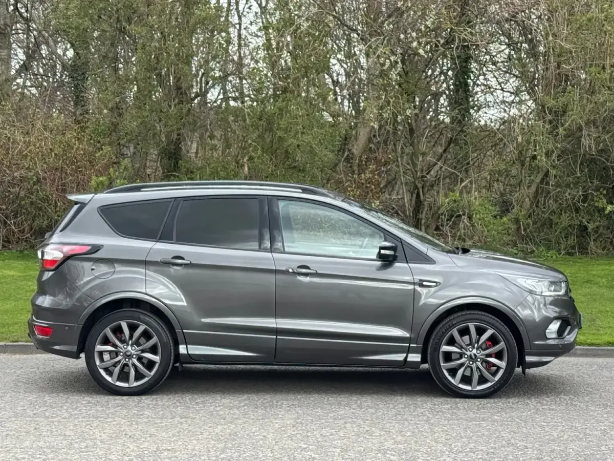 Usado Ford Kuga ST-Line 150 CV (110 kW) 2019 Gris SUV
