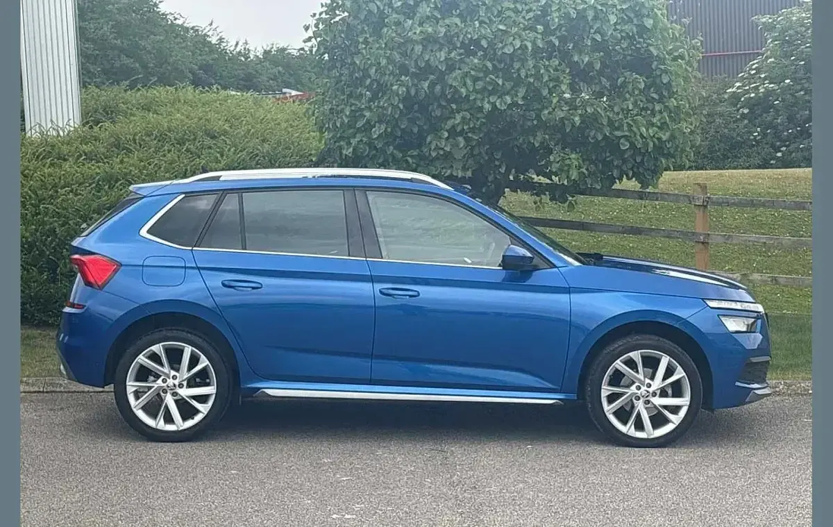 Used Skoda Kamiq SE L Executive 147 HP (108 kW) 2023 Race blue metallic SUV