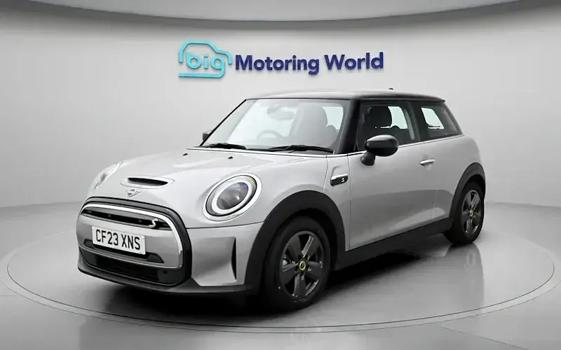 Used Mini Cooper Level 1 135 kW (184 HP) 2023 Hatchback