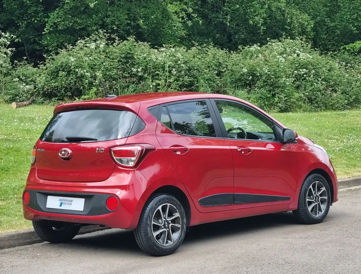 Begagnad Hyundai i10 Premium 87 HK (63 kW) 2017 Röd Halvkombi