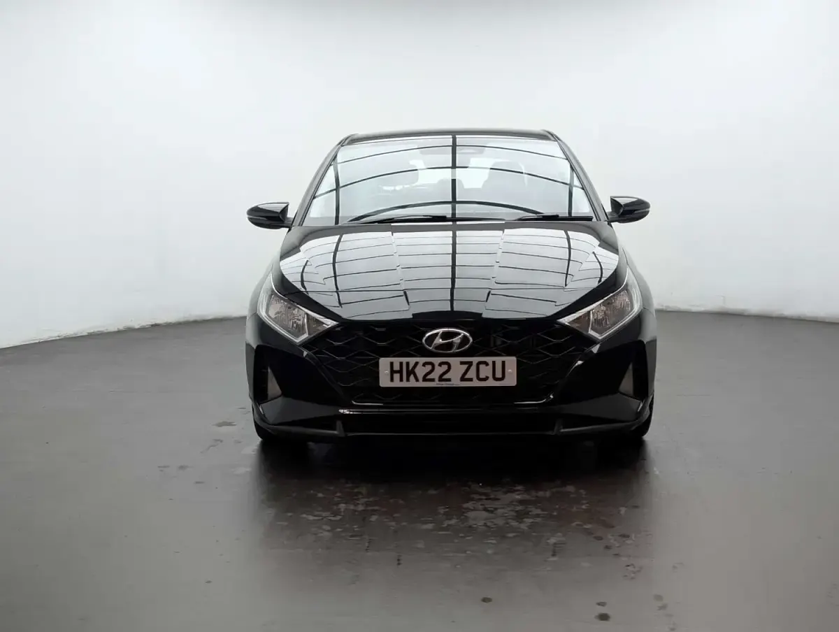 Używany Hyundai i20 SE 100 KM (73 kW) 2022 Czarny Hatchback