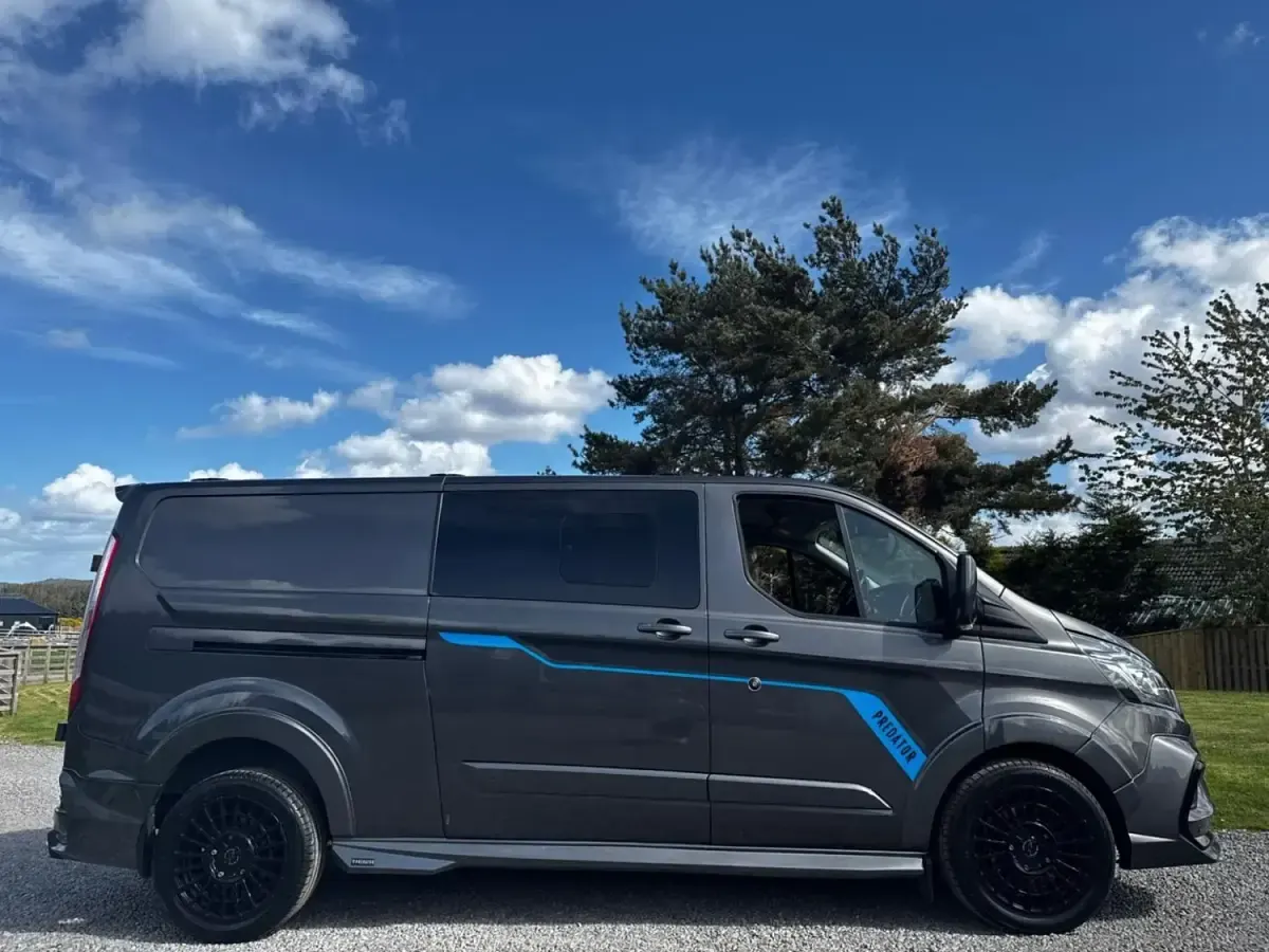Begagnad Ford Transit Custom Limited 170 HK (125 kW) 2022 Grå Kombi